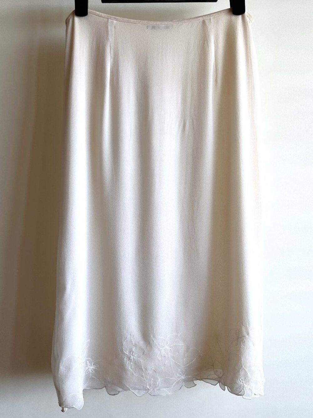 TAHARI Off White/Cream Silk Chiffon Skirt w/ Embroidery Vintage, US Size 6 to 8